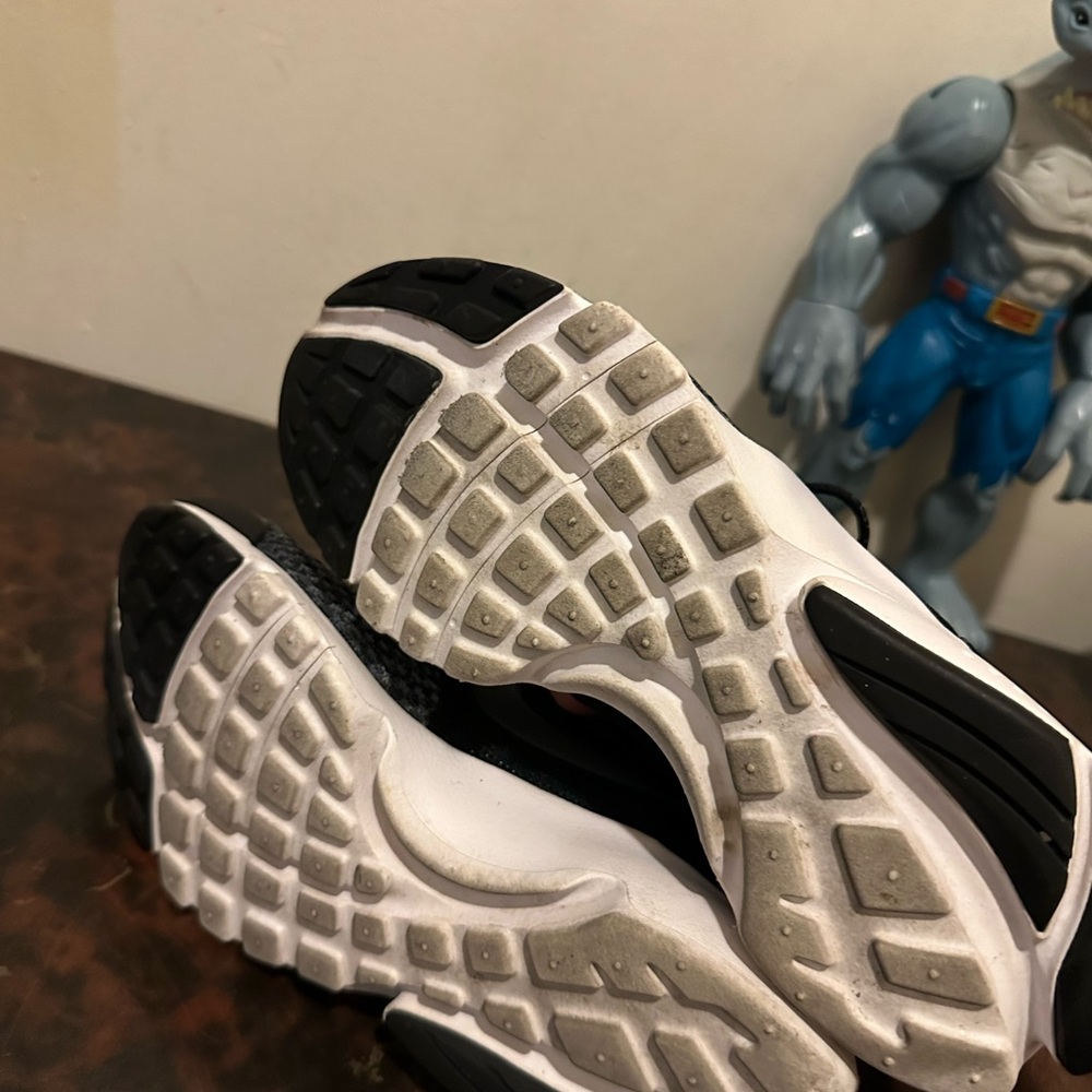 Nike - Picture 3 of 6